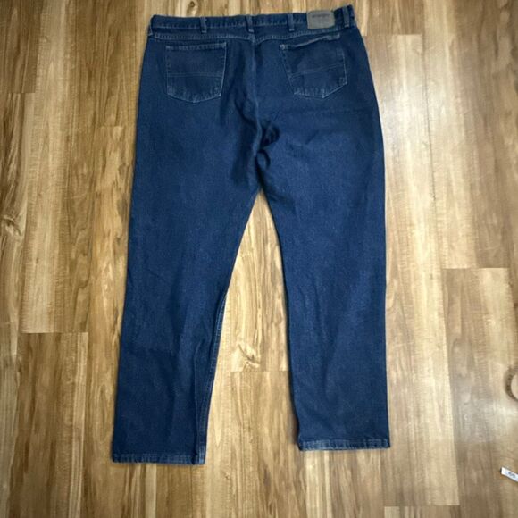 Wrangler Men’s Dark Wash Relaxed Fit Straight Jeans Size 46x34 - Picture 3 of 5